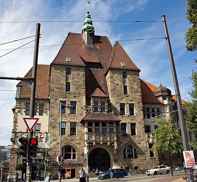 Ehemaliges Polizeihaus am Wall, heute Stadtbibliothek - Bremen sehenswert