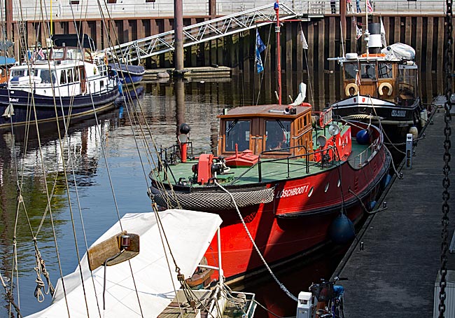 Traditionsschiffe im Vegesacker Hafen - Bremen sehenswert