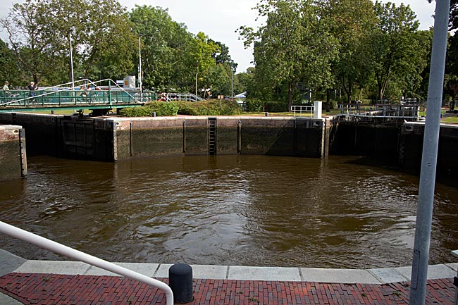Emden in East Frisia - The round chamber of the Kesselschleuse with two of the four lock chambers; on the left side of the image is the Van-Ameren Bad next to the canal