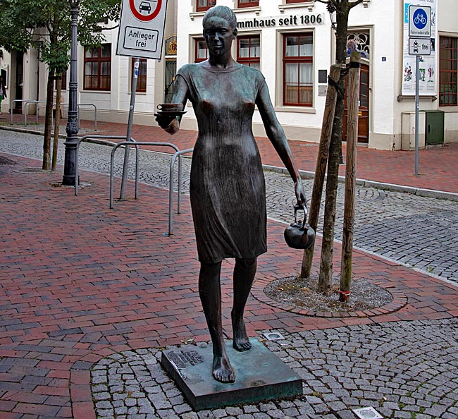 Leer - bronze sculpture Teelke