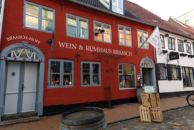 Rote Straße in Flensburg - Bremen sehenswert - distant places