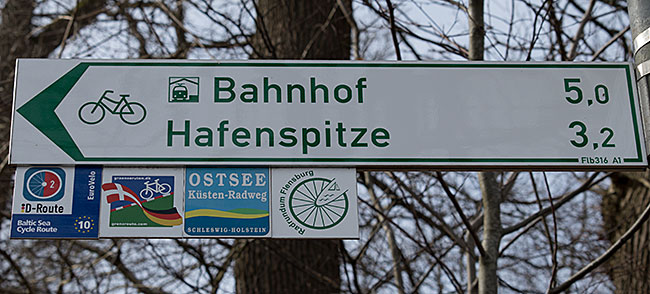 Signpost in Ostseebad - Bremen sehenswert - distant places