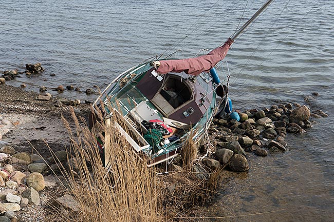 Shipwreck on the Danish shore - Bremen sehenswert - distant places