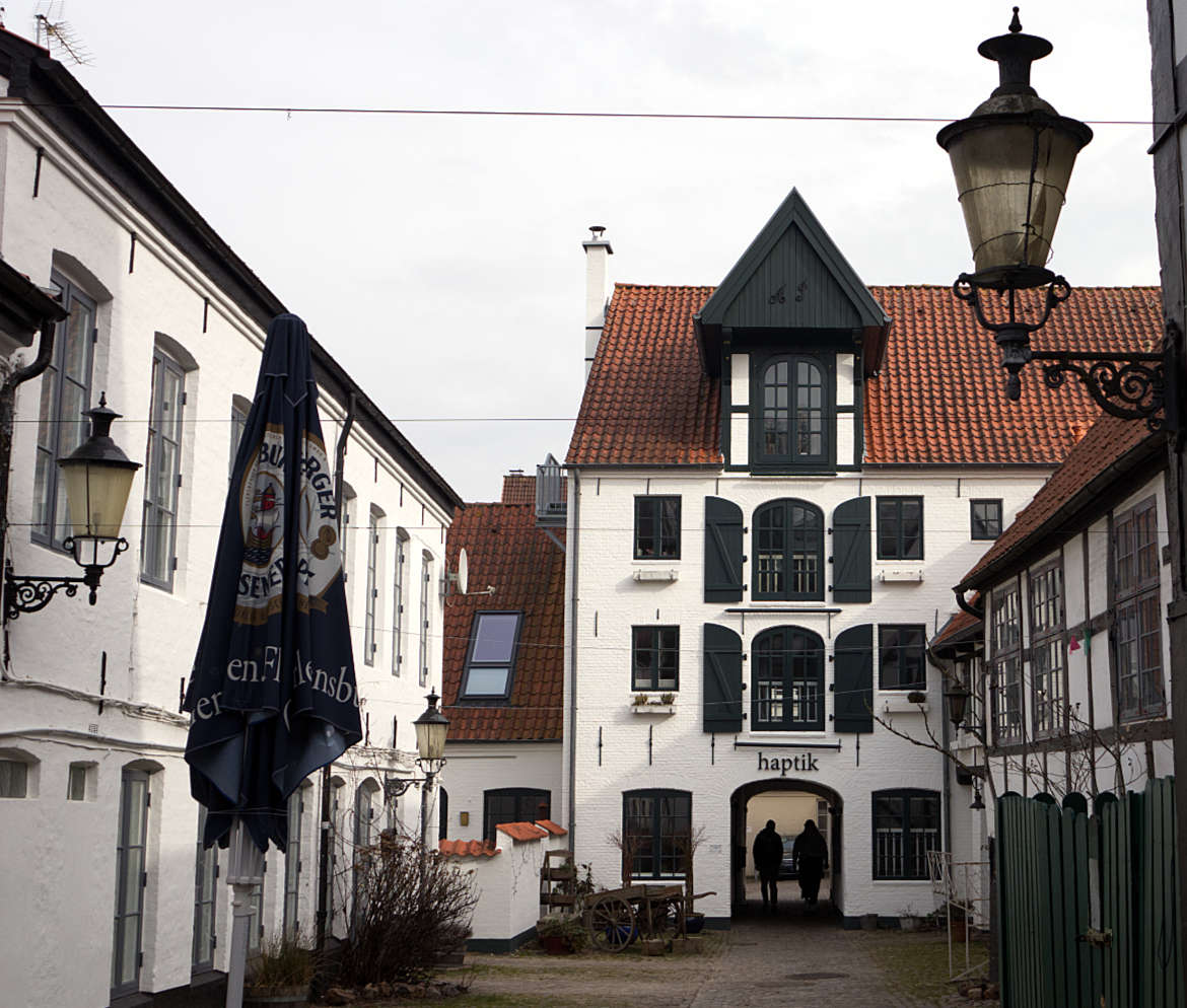 Historic Merchant’s Courtyard in Flensburg - Bremen Travel Guide - Bremen sehenswert