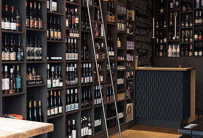 Weinhundert - Store und Bar in der Roten Straße in Flensburg - Bremen Travel Guide - Bremen sehenswert
