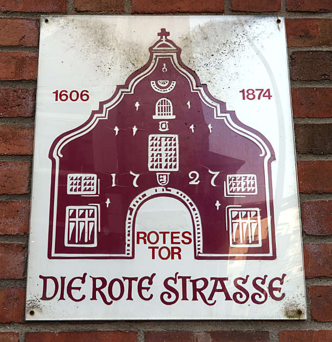 Die Rote Strasse, Schild in Flensburg - Bremen sehenswert - distant places