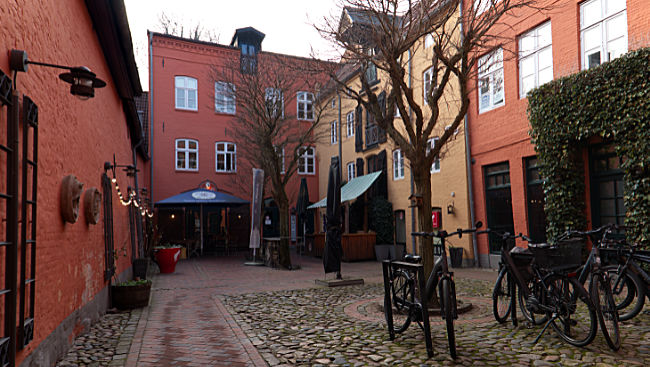 Hinterhof in der Roten Straße in Flensburg - Bremen sehenswert - distant places
