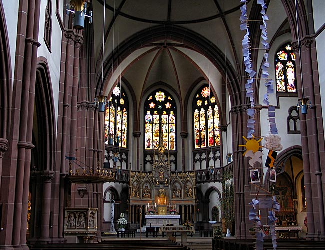 Heppenheim - St. Peter's Church - View of the altar