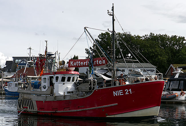 Timmendorfer Strand - Auf zur Kutterfahrt vom Hafen in Niendorf auf die Ostsee