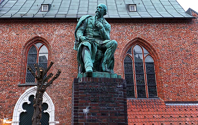 Hansestadt Lübeck - Denkmal Emanuel Geibel am Heiligen-Geist-Hospital