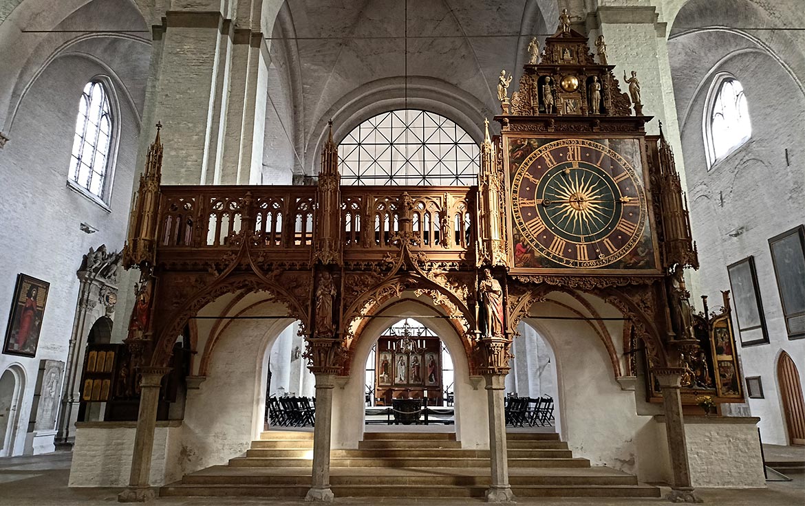 Im Dom in der Hansestadt Lübeck - distant places