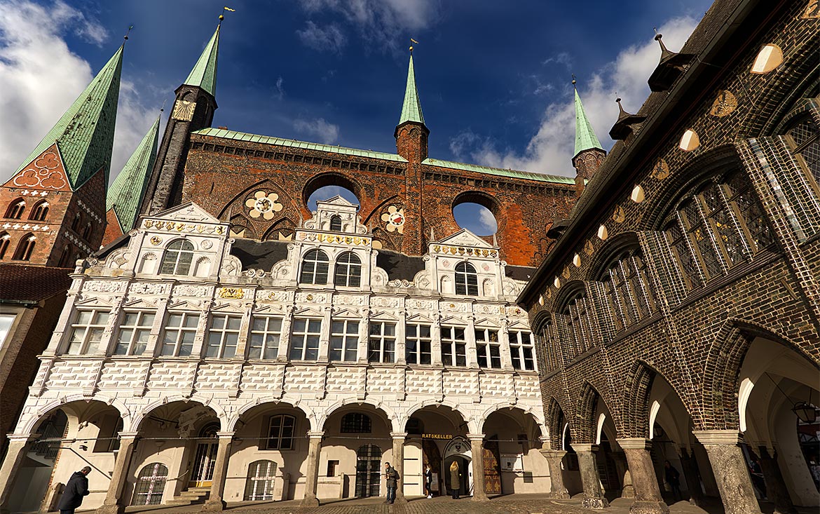 Rathaus der Hansestadt Lübeck - distant places