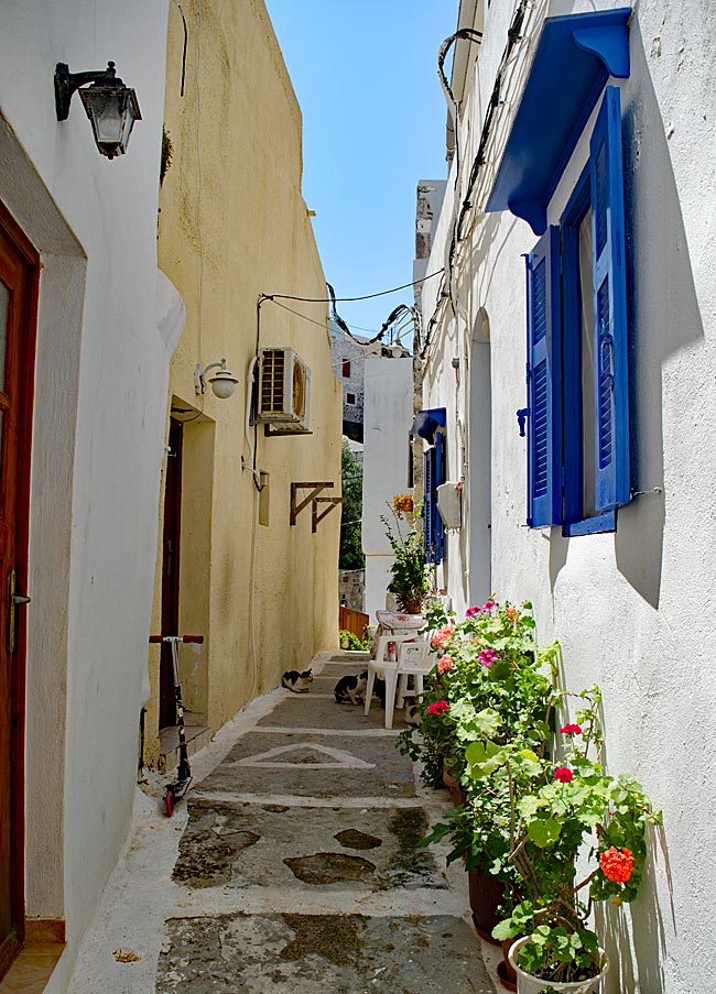 Greece - Narrow alley in Mandraki