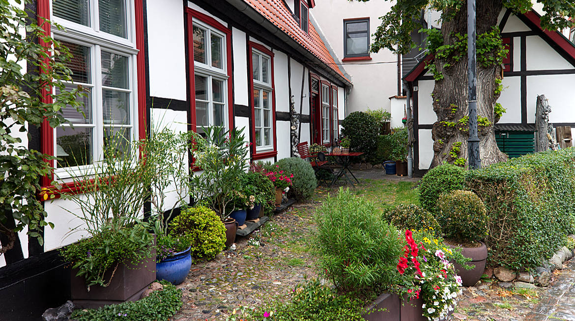 Hanseatic city of Rostock Travel Guide - Warnemünde - distant places