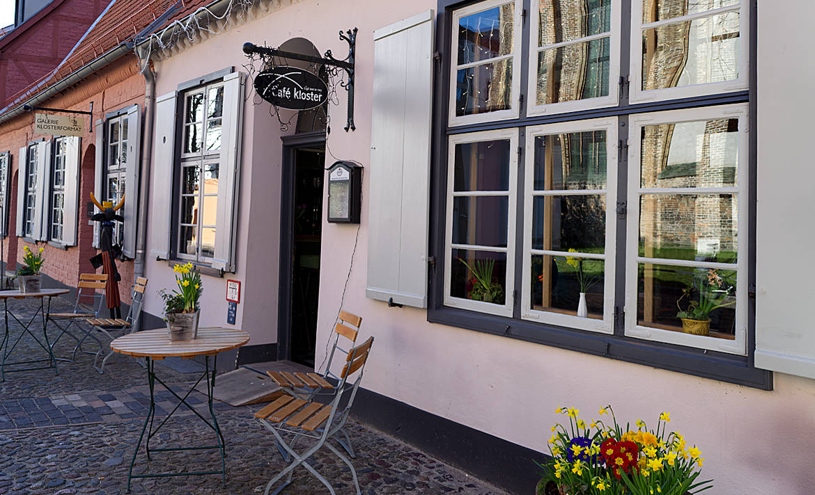 Hanseatic city of Rostock Travel Guide - distant places
