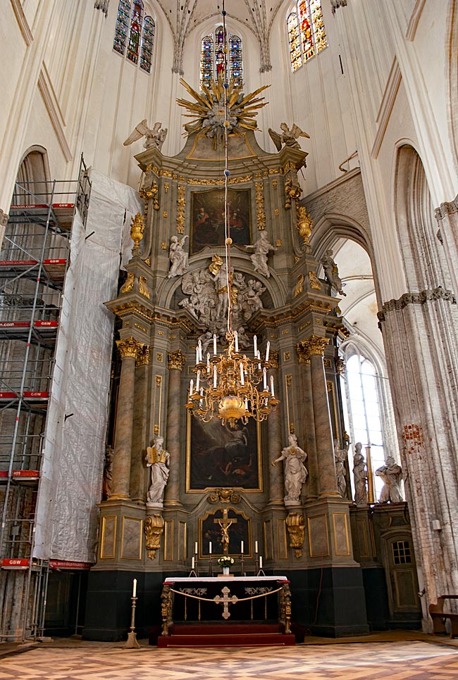 Rostock - The two-story baroque high altar from 1720/21 is the main altar of St. Mary's Church