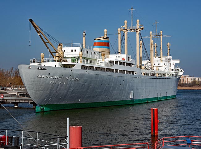 Traditional Ship Type Frieden