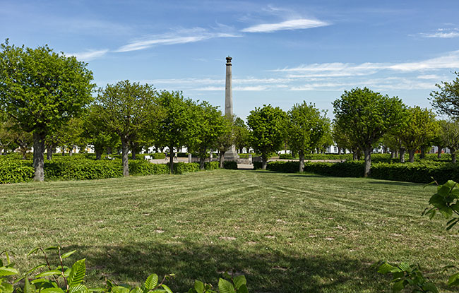 Rügen - Lots of greenery in the center of the Circus in Putbus