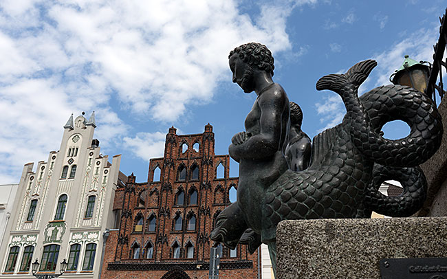 Wismar - Nix and Nixe with historical houses in the background in the market square