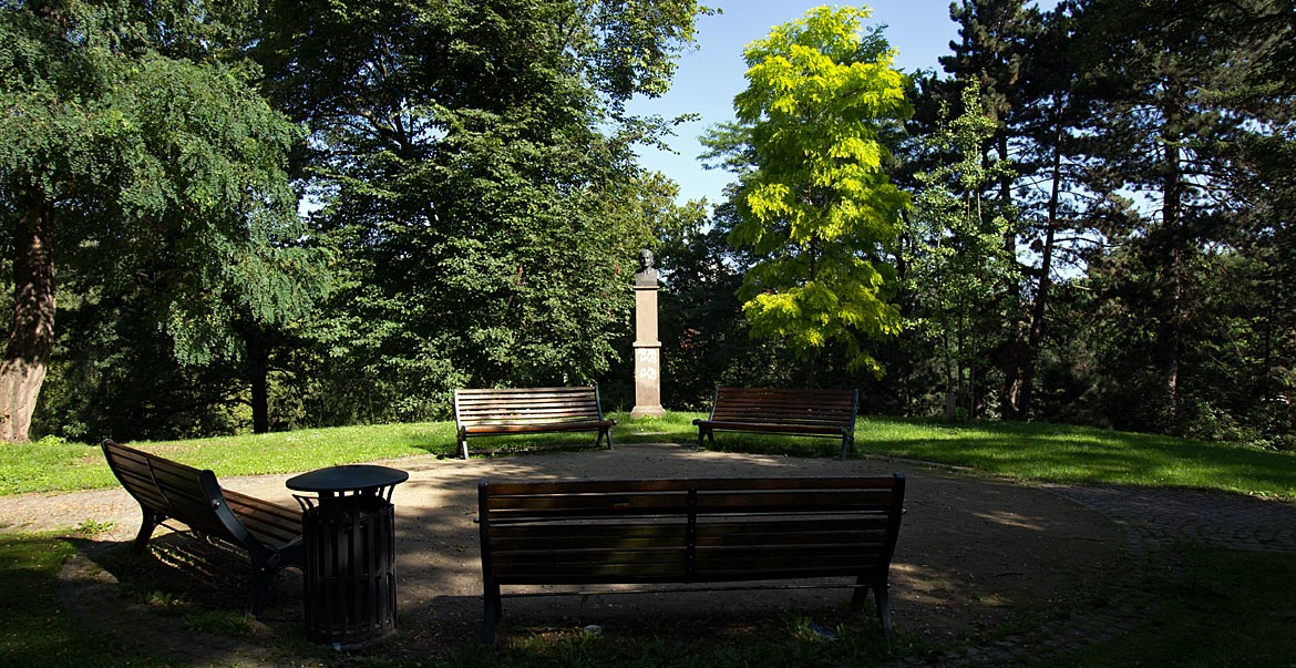 Isaak Altmann-Denkmal auf der ehemaligen Ansagi-Bastion in den Wallanlagen - Bremen sehenswert