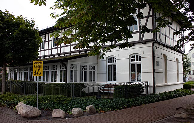 Ein ehemaliger Bahnhof der Jan-Reiners-Bahn steht im Stadtteil Horn und ist heute ein italienisches Restaurant