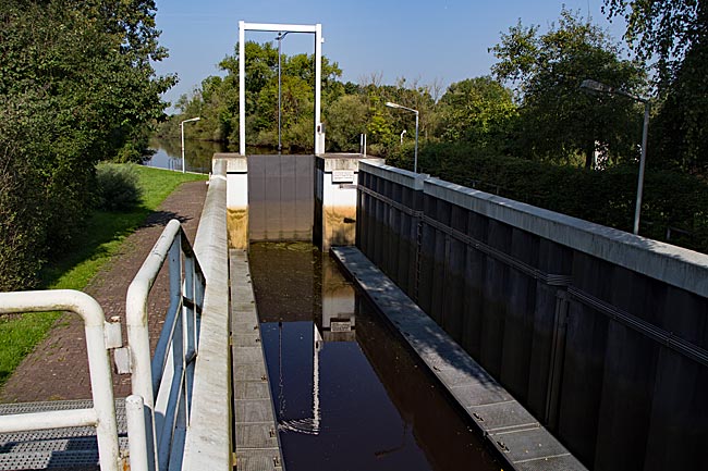 Schleuse bei Dammsiel im Wümmedeich im Blockland - Bremen sehenswert