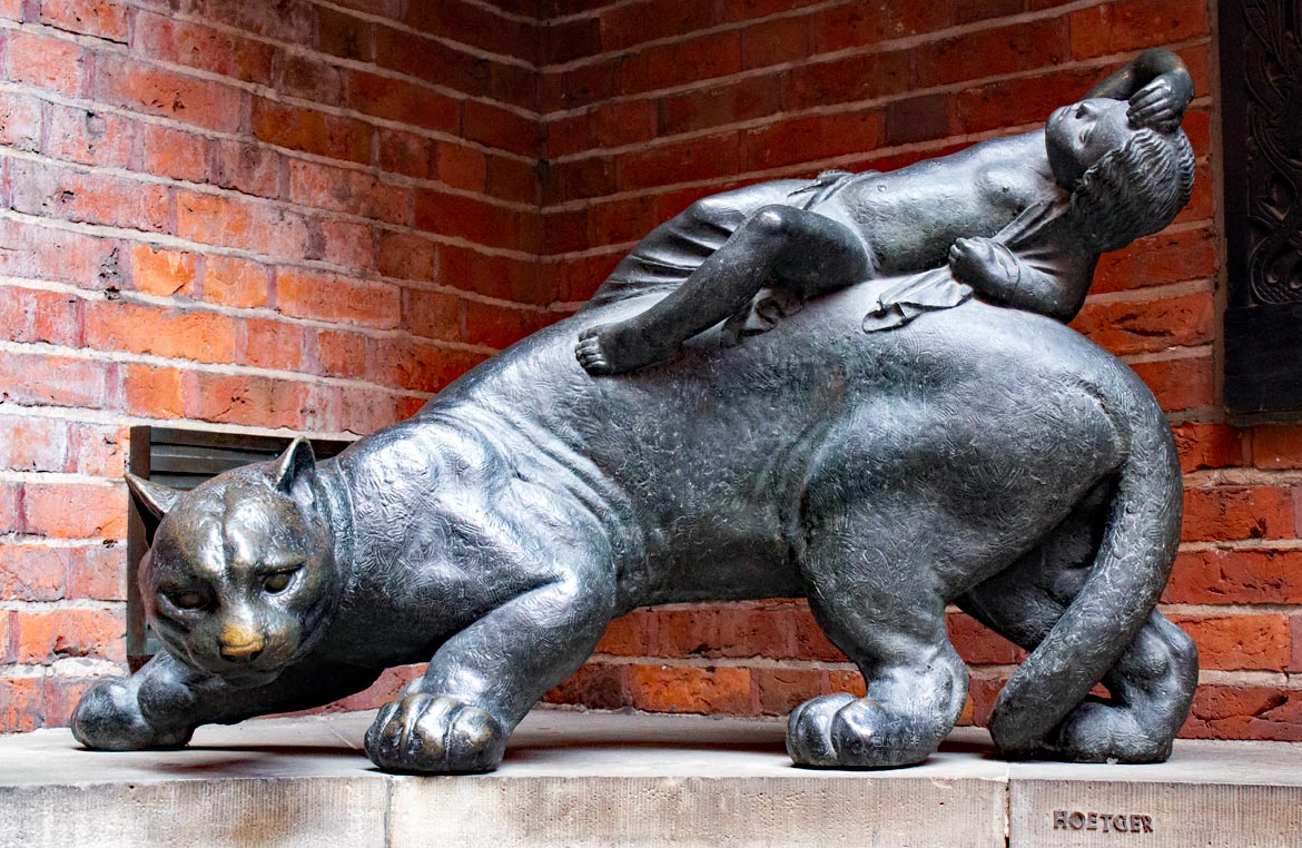 Skulptur von Hoetger in der Böttcherstraße - Bremen sehenswert