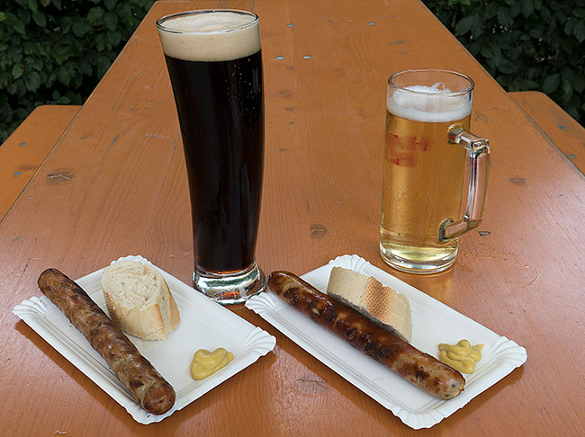 Bratwurst (grilled sausage) is an absolute classic - Bremen sehenswert