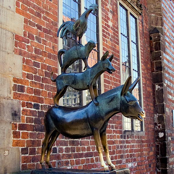 Die Bremer Stadtmusikanten- Bronzestandbild von Gerhard Marcks in Bremen - Bremen sehenswert
