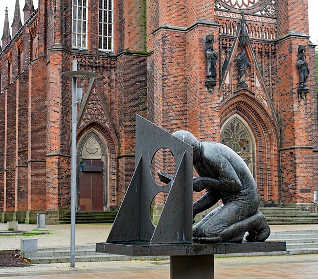 Bremerhaven - Werftbrunnen und Bürgermeister-Smidt-Gedächtniskirche in der Bürgermeister-Smidt-Straße - Bremen sehenswert