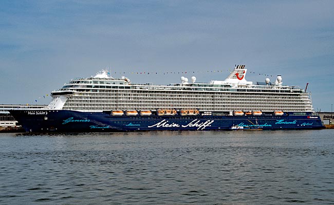 Bremerhaven - Kreuzfahrtschiff Mein Schiff 3 an der Columbuskaje - Bremen sehenswert