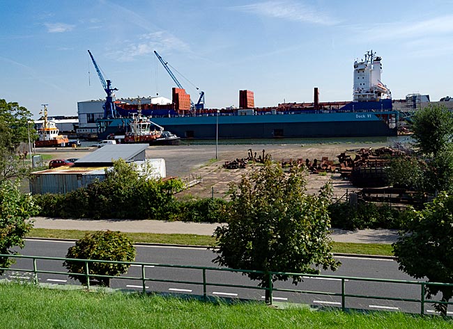 Bremerhaven - Blick vom Deich in den Kaiserhafen Eins - Bremen sehenswert