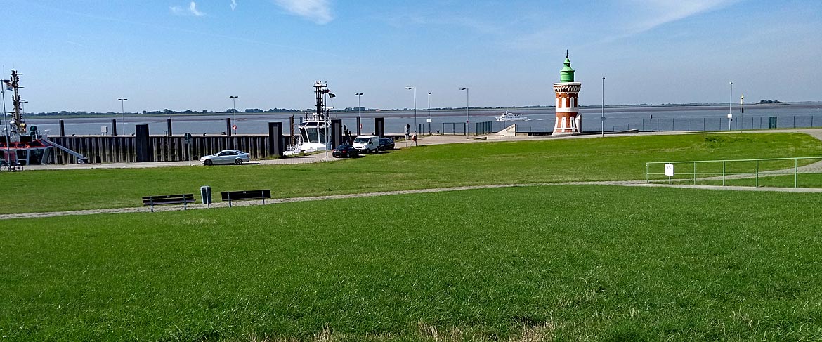 Schlepperhafen und Pingelturm am Weserdeich - Bremen sehenswert