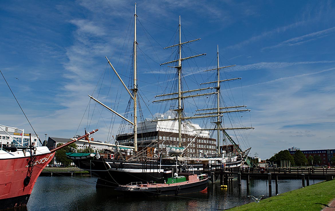 Bremerhaven - Seute Deern im Alten Hafen - Bremen sehenswert