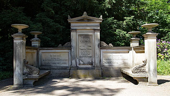 Emmabank im Bürgerpark am Emmasee - Bremen sehenswert