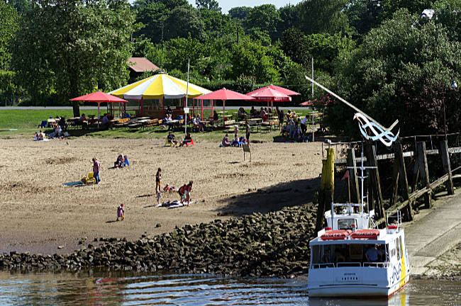 Cafe Sand with its small beach - Bremen Travel Guide - Bremen sehenswert