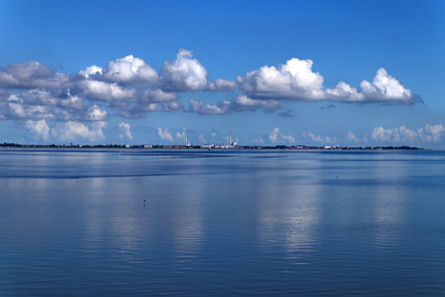 Dangast - Blick über das Wasser auf Wilhelmshaven