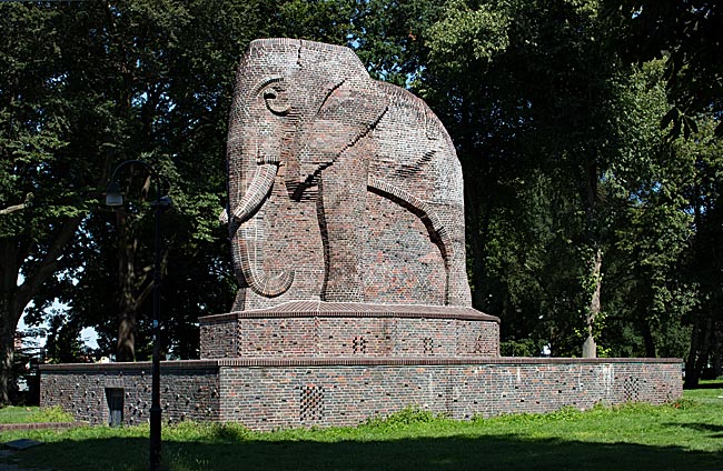 Anti-Kolonial-Denkmal Elefant - Bremen sehenswert