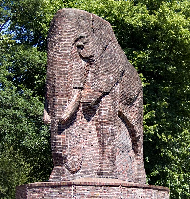Anti-Kolonional Denkmal der Elefant - Bremen sehenswert