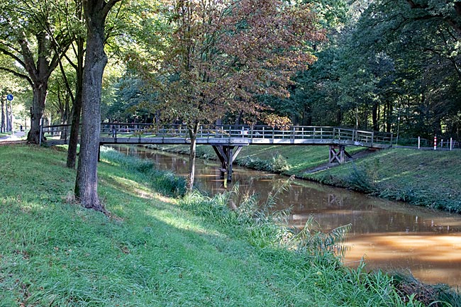 Bremen - Fußgängerbrücke über den Torfkanal