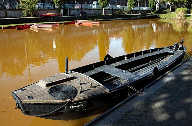 Bremen - der Torfkahn Moorbeeke im Torfhafen im Stadtteil Findorff