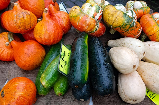 Bremen - herbstliches Angebot auf dem Wochenmarkt