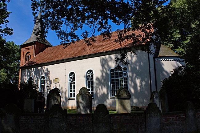 Fischerhude - Die Liebfrauenkirche mit Umfriedung