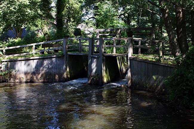 Fischerhude - kleines Stauwerk an einem der Wümmearme