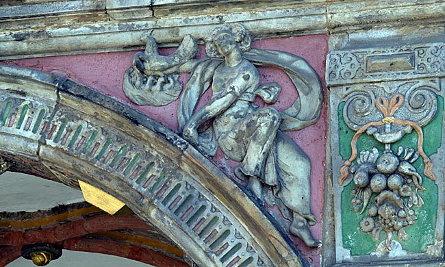 Darstellung der Gluckhenne am Alten Rathaus - Bremen sehenswert