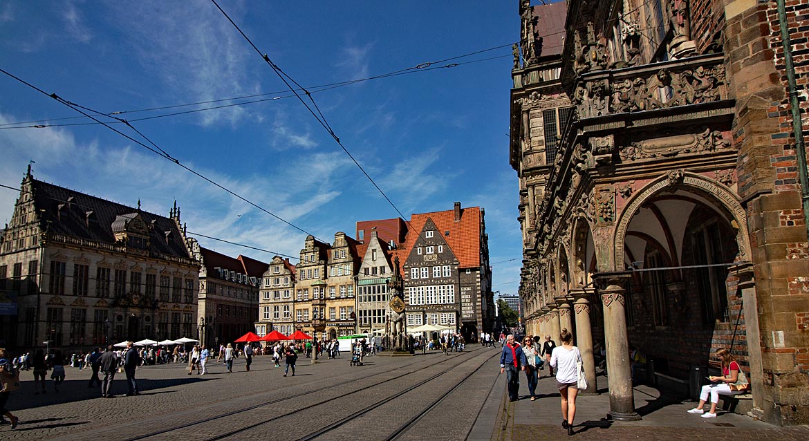 Marktplatz mit Schütting, Bürgerhäusern, Roland und Rathaus - Bremen sehenswert