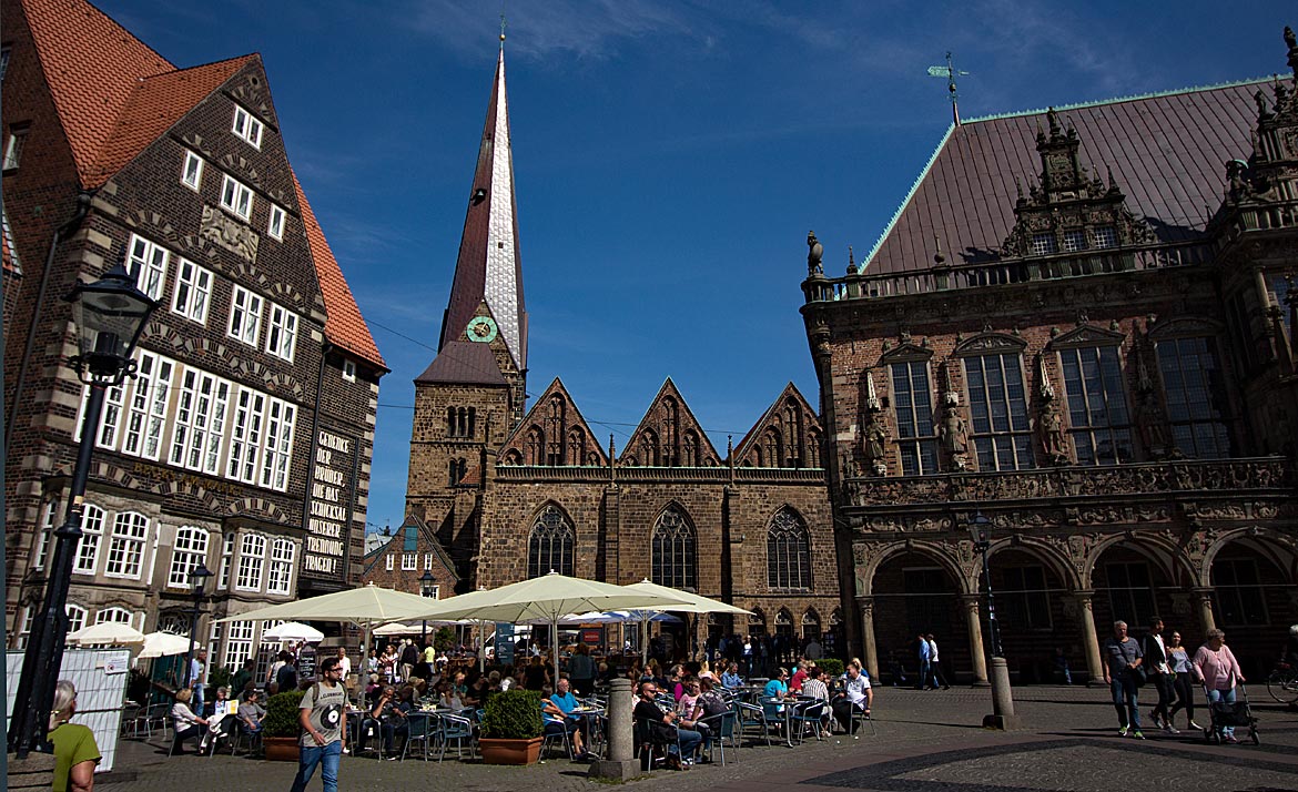 Die Liebfrauenkirche vom Marktplatz aus gesehen - Bremen sehenswert