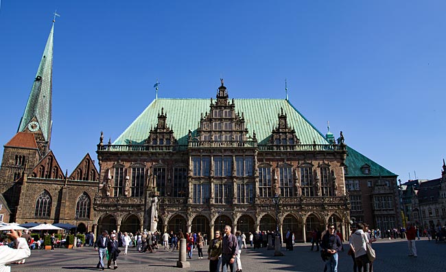 Bremen - Blick auf das Alte Rathaus, rechts das angrenzende Neue Rathaus