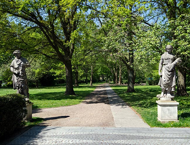 Skulptur Schnitterin im Hohentorspark in der Neustadt - Bremen sehenswert