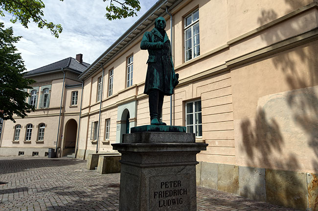 Oldenburg - 1817 und 1818 gebautes ehemaliges Regierungsgebäude und das ehemalige Konsistorialgebäude des landesherrlichen Kirchenregiments